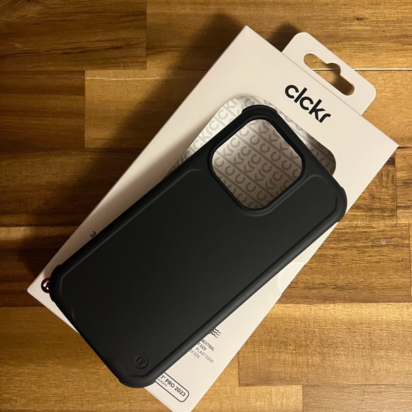New Clckr iPhone 15 pro carbon black case - Picture 2 of 3